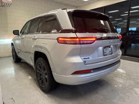 New 2026 Jeep Grand Cherokee Limited AWD/4WD image 15