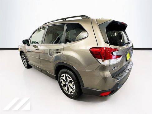 Used 2021 Subaru Forester Premium AWD/4WD image 7