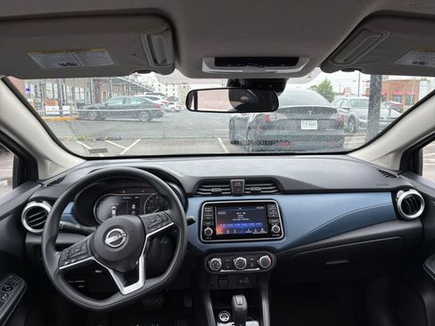 Used 2025 Nissan Versa SV FWD image 31