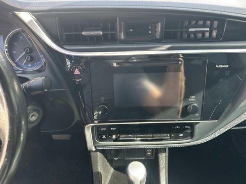 Used 2017 Toyota Corolla SE FWD image 11