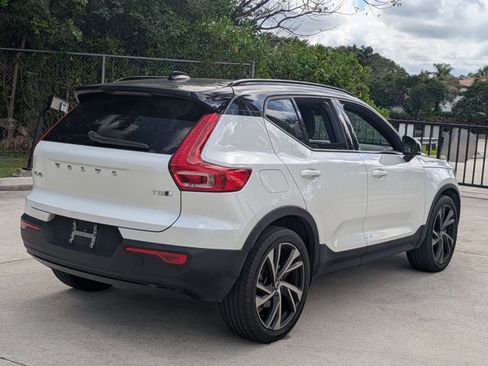 Used 2021 Volvo XC40 T5 R-Design image 5