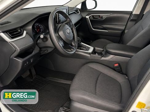 Used 2020 Toyota RAV4 LE FWD image 13