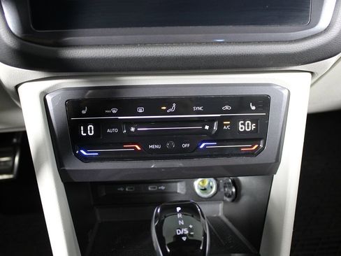 Used 2022 Volkswagen Tiguan SE R-Line image 17