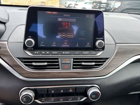 Used 2023 Nissan Altima 2.5 SV FWD image 13