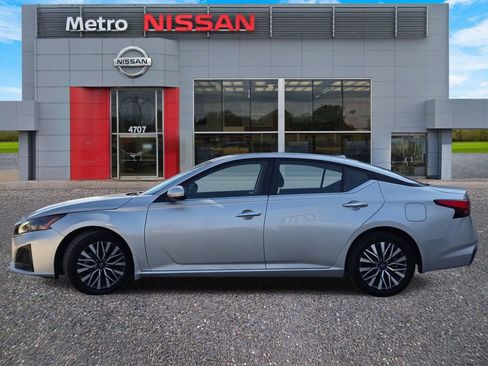 Certified 2023 Nissan Altima 2.5 SV w/ SV Premium Package image 3