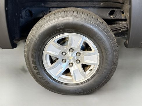 Used 2018 Chevrolet Silverado 1500 LT w/ All Star Edition image 36