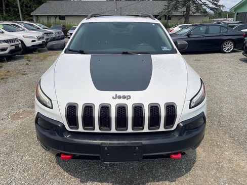 Used 2017 Jeep Cherokee Trailhawk AWD/4WD image 2