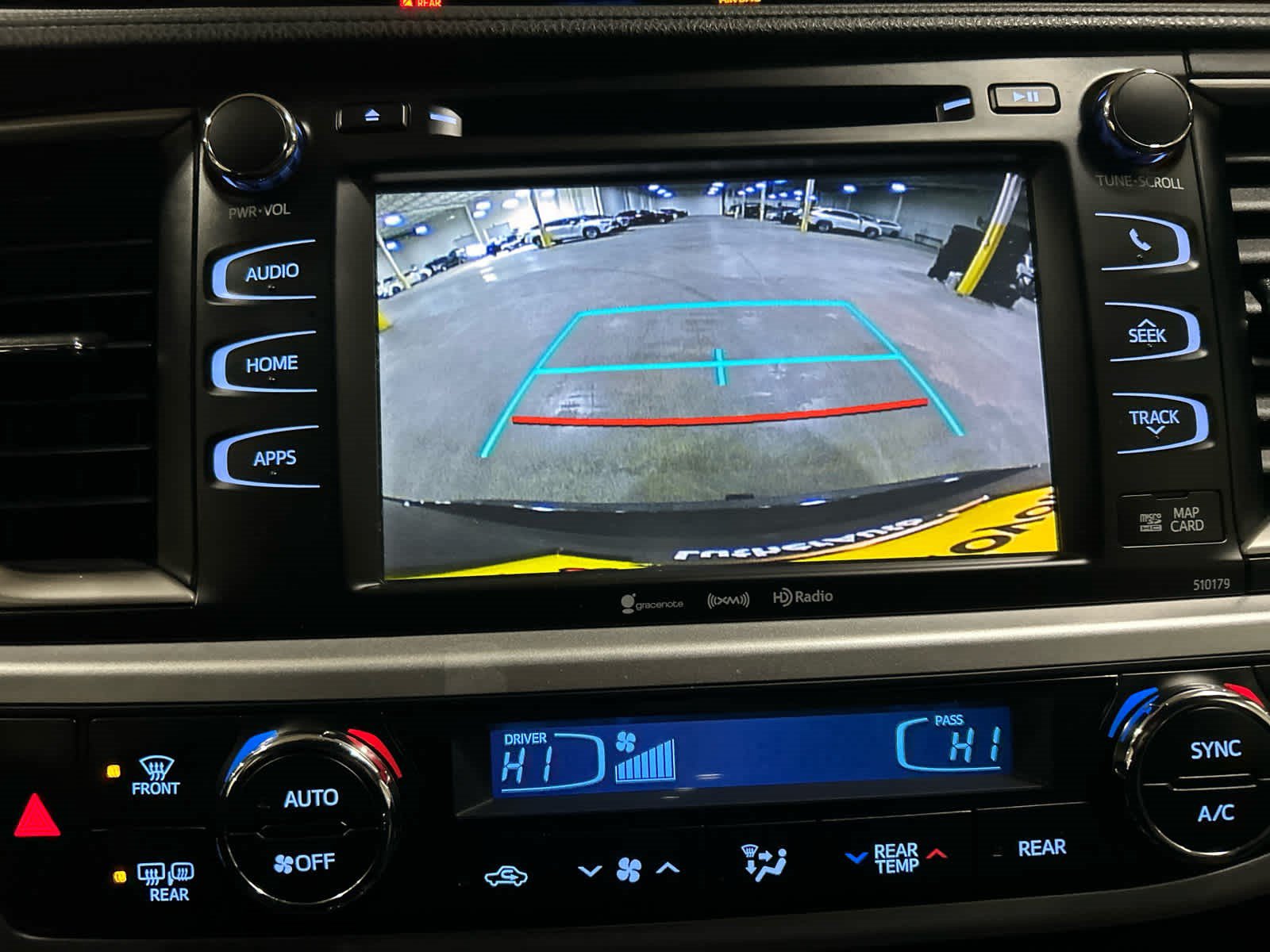 Used 2018 Toyota Highlander XLE AWD/4WD image 7
