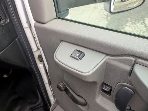 Used 2018 GMC Savana 3500 Extended w/ Driver Convenience Package image 25