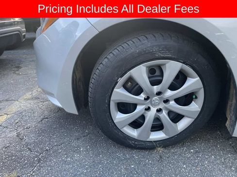 Used 2024 Toyota Corolla LE FWD image 2