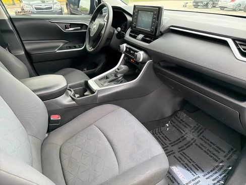 Used 2019 Toyota RAV4 XLE FWD image 24