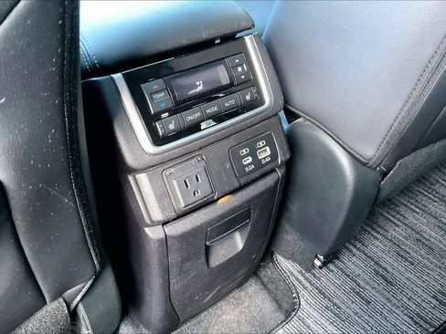 Used 2023 Subaru Ascent Touring AWD/4WD image 10