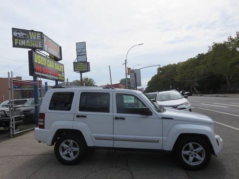 Used 2012 Jeep Liberty Limited AWD/4WD image 9