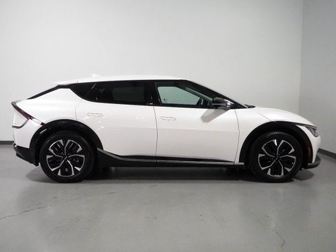 Used 2024 Kia EV6 Wind w/ Wind Technology Package AWD/4WD image 4