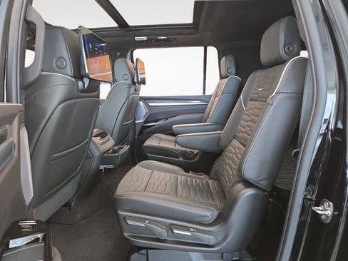 Used 2026 Cadillac Escalade ESV V AWD/4WD image 14