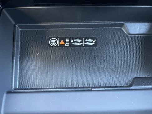 Used 2025 Chevrolet Suburban High Country image 43