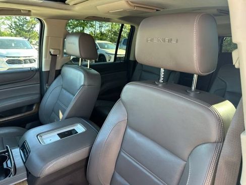 Used 2020 GMC Yukon XL Denali w/ Denali Ultimate Package AWD/4WD image 35
