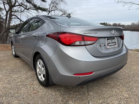 Used 2015 Hyundai Elantra SE image 8