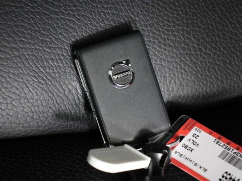 Used 2023 Volvo XC90 T8 Plus w/ Protection Package Premier image 33