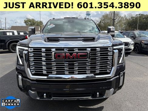 Used 2024 GMC Sierra 3500 Denali w/ Technology Package image 3