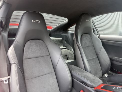 Certified 2018 Porsche 911 GT3 RWD image 16