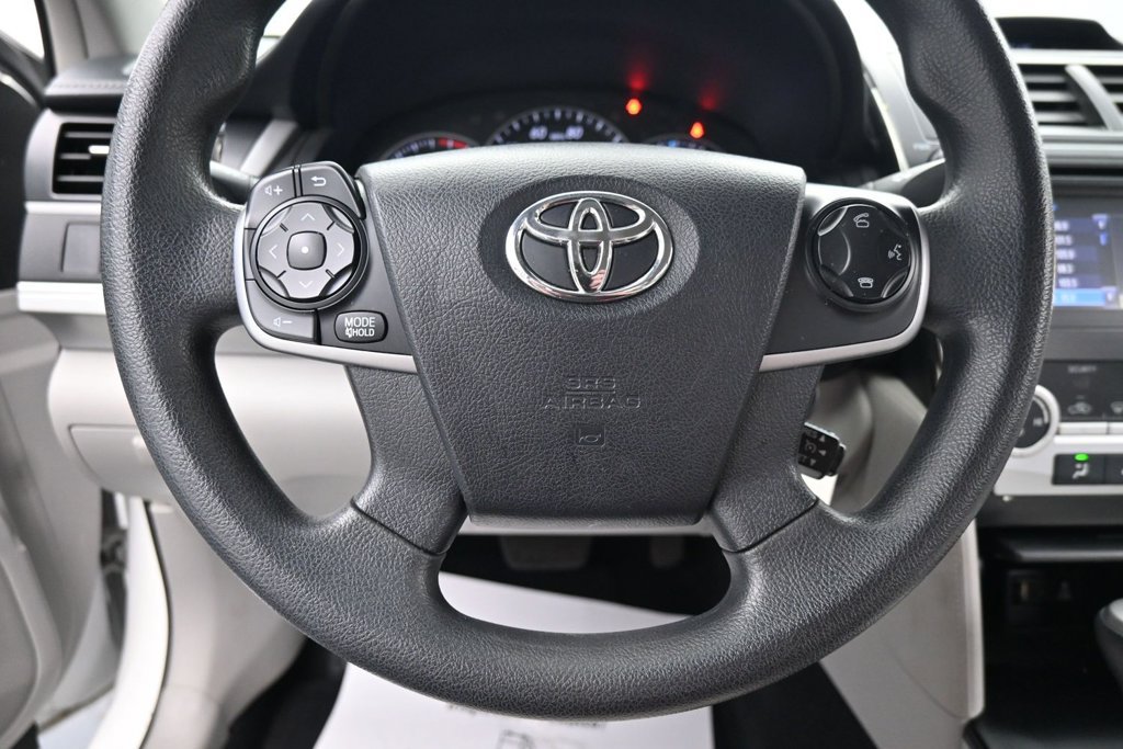 Used 2014 Toyota Camry LE FWD image 21