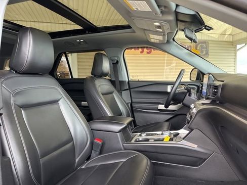 Used 2022 Ford Explorer XLT w/ Equipment Group 202A image 27