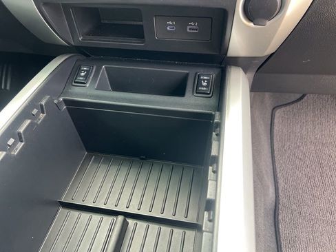 Used 2021 Nissan Titan SV w/ SV Convenience Package RWD image 32