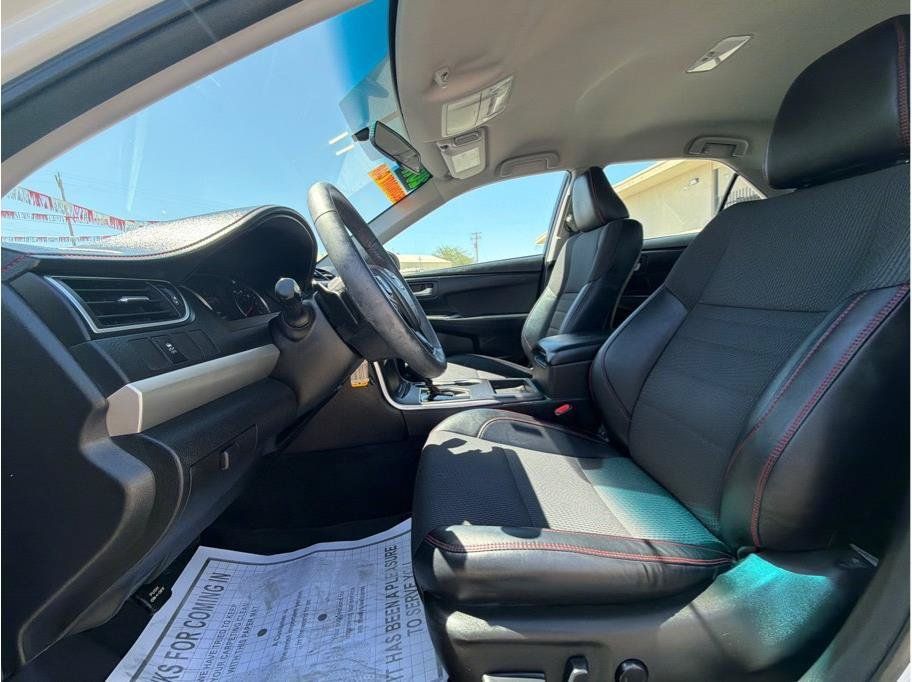 Used 2017 Toyota Camry SE FWD image 6