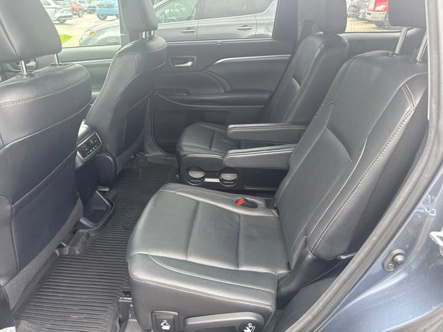 Used 2018 Toyota Highlander Limited AWD/4WD image 10