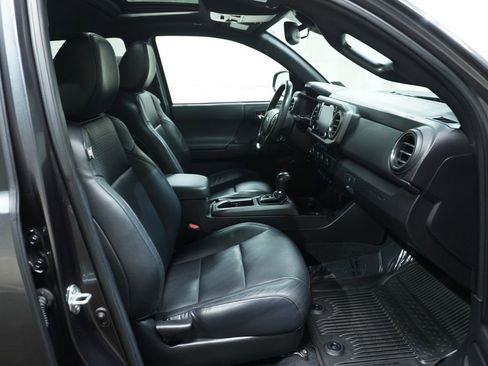 Used 2021 Toyota Tacoma TRD Sport w/ TRD Premium Sport Package AWD/4WD image 12