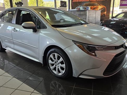 Used 2023 Toyota Corolla LE image 4