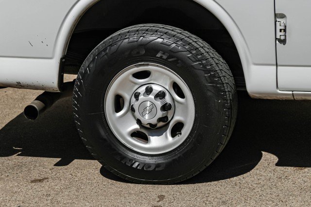 Used 2020 Chevrolet Express 3500 w/ Driver Convenience Package RWD image 39
