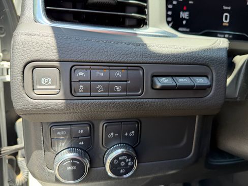 Used 2023 GMC Yukon Denali AWD/4WD image 31