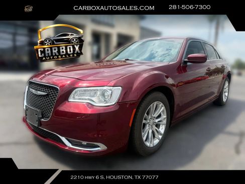 Used 2018 Chrysler 300 Touring L RWD image 2