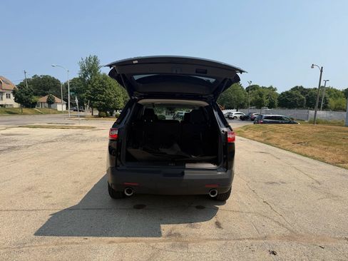 Used 2019 Chevrolet Traverse LT w/ LPO, Floor Liner Package AWD/4WD image 8