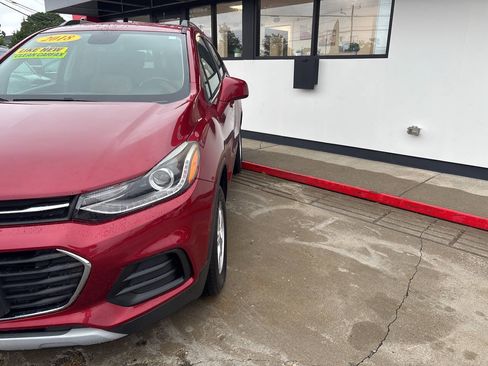 Used 2018 Chevrolet Trax LT w/ LT Convenience Package AWD/4WD image 10