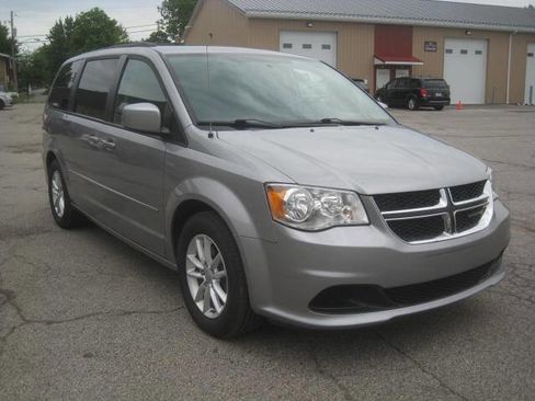 Used 2016 Dodge Grand Caravan SXT FWD image 3