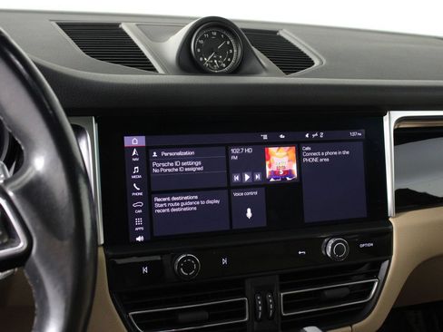 Certified 2022 Porsche Macan S AWD/4WD image 13