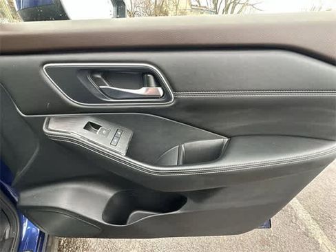 Used 2023 Nissan Rogue Platinum image 23