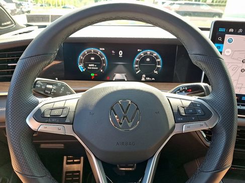 Used 2025 Volkswagen Tiguan SEL R-Line AWD/4WD image 20