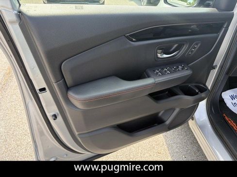 Used 2025 Honda Pilot TrailSport image 10