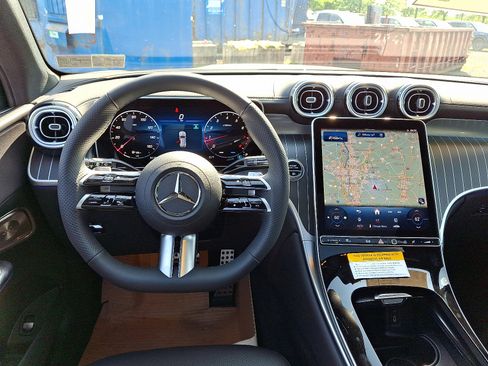 New 2025 Mercedes-Benz GLC 300 4MATIC image 11