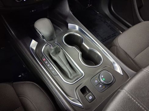 Used 2023 Chevrolet Traverse LT image 17