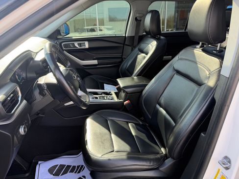 Used 2022 Ford Explorer XLT w/ Equipment Group 202A image 18