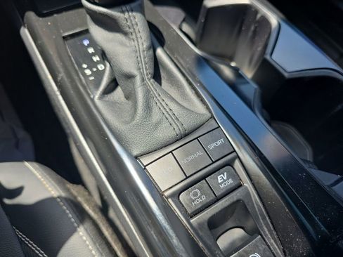 Used 2025 Toyota Camry SE FWD image 27