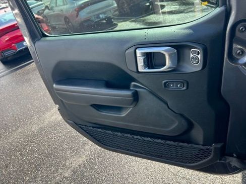 Used 2021 Jeep Gladiator Rubicon AWD/4WD image 19