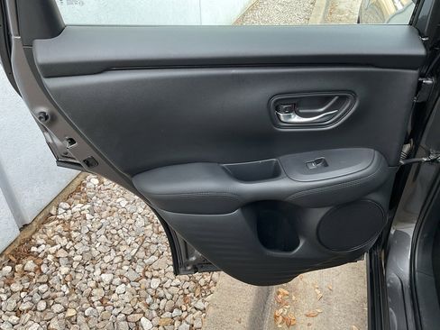 Used 2025 Honda HR-V LX image 17