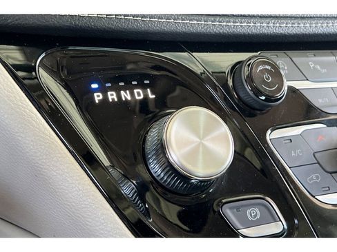 Used 2023 Chrysler Pacifica Limited image 25