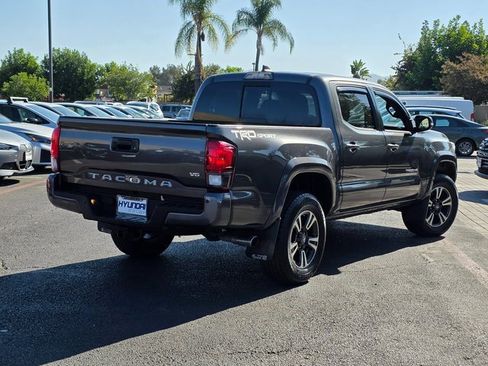 Used 2019 Toyota Tacoma TRD Sport image 5
